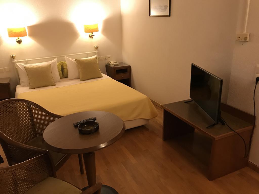 Hotel Levadia Levadeia Bagian luar foto