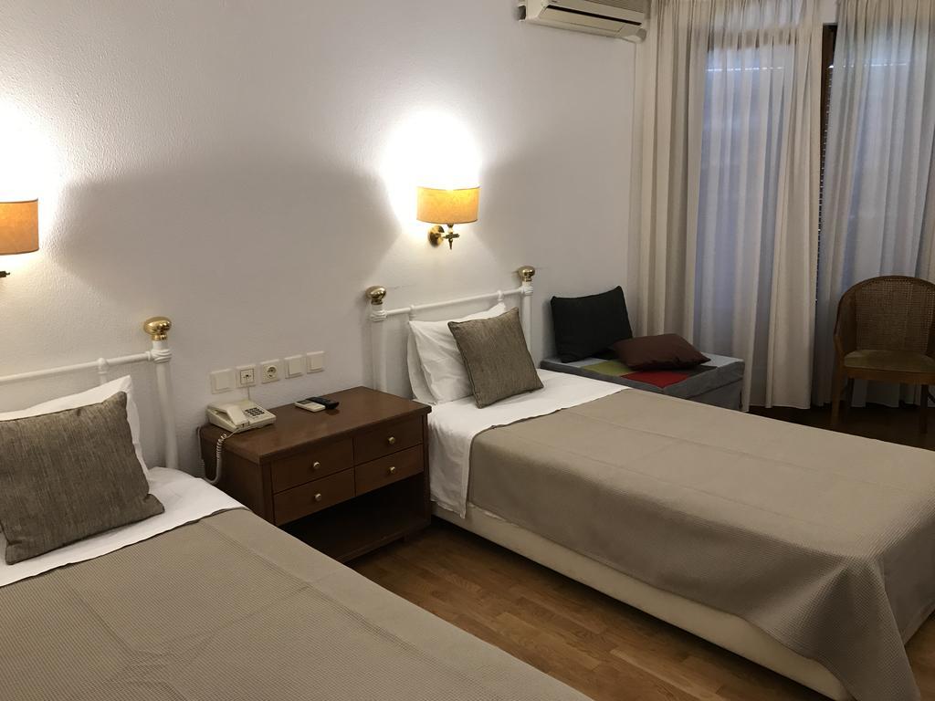 Hotel Levadia Levadeia Bagian luar foto