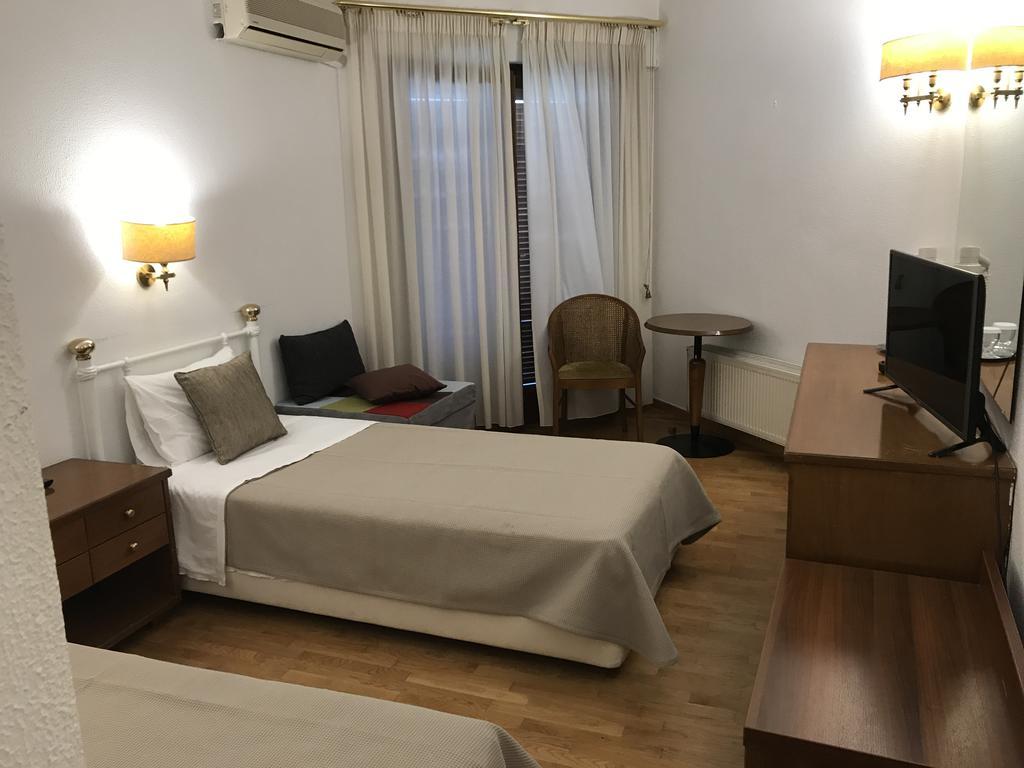 Hotel Levadia Levadeia Bagian luar foto