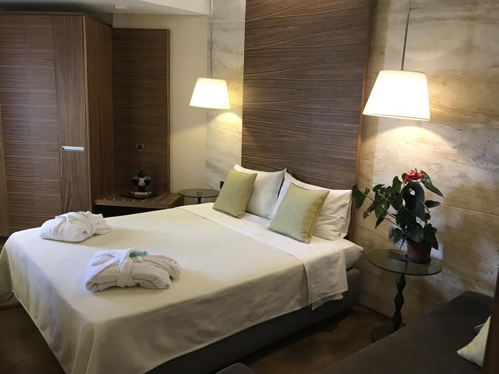 Hotel Levadia Levadeia Bagian luar foto