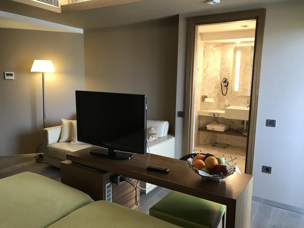 Hotel Levadia Levadeia Bagian luar foto