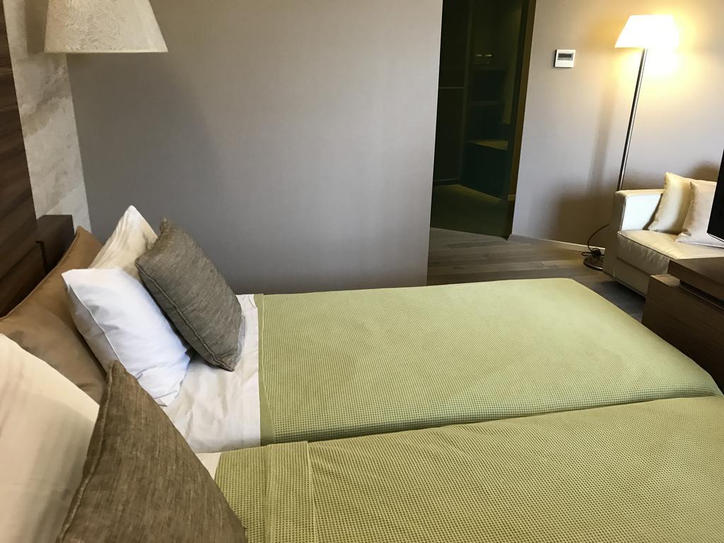 Hotel Levadia Levadeia Bagian luar foto