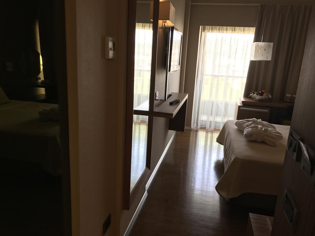 Hotel Levadia Levadeia Bagian luar foto