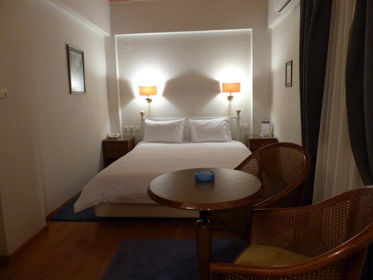 Hotel Levadia Levadeia Bagian luar foto