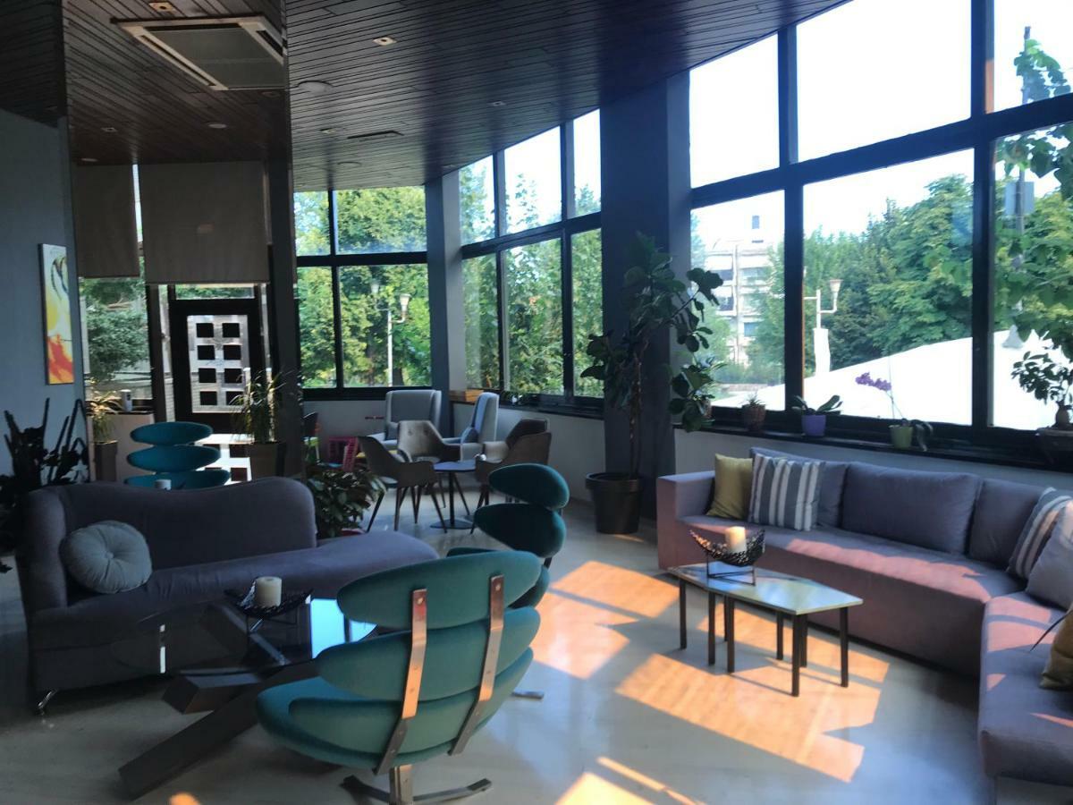 Hotel Levadia Levadeia Bagian luar foto