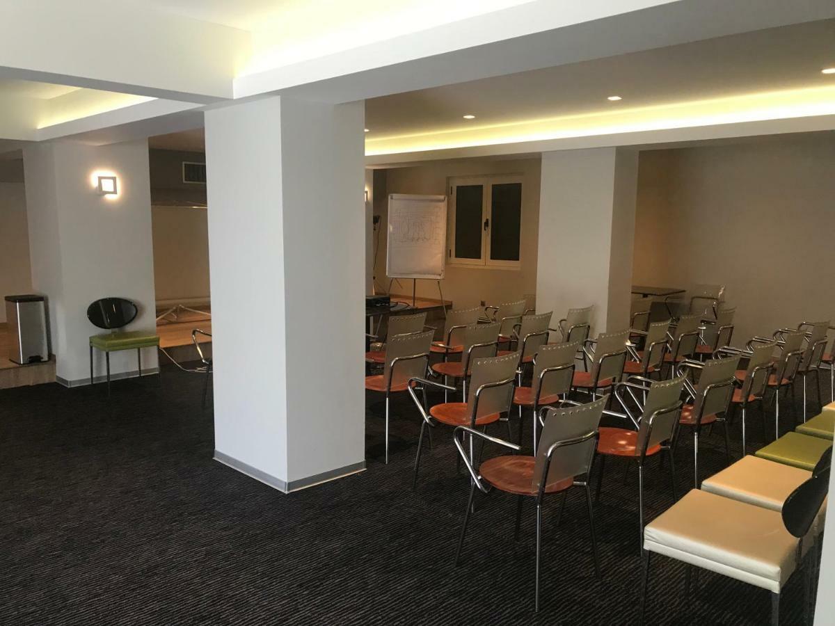 Hotel Levadia Levadeia Bagian luar foto