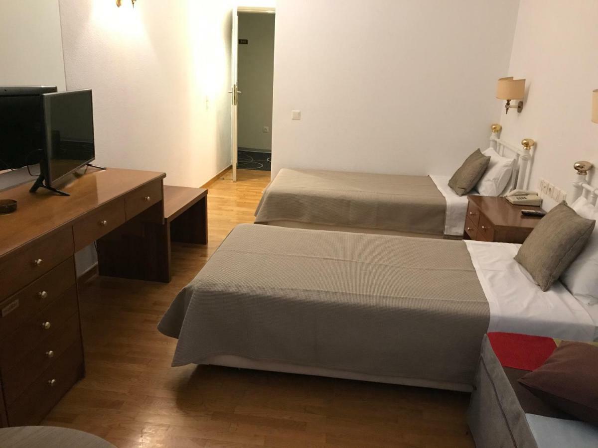 Hotel Levadia Levadeia Bagian luar foto