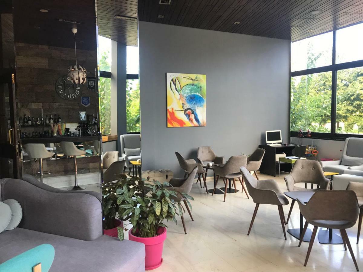 Hotel Levadia Levadeia Bagian luar foto