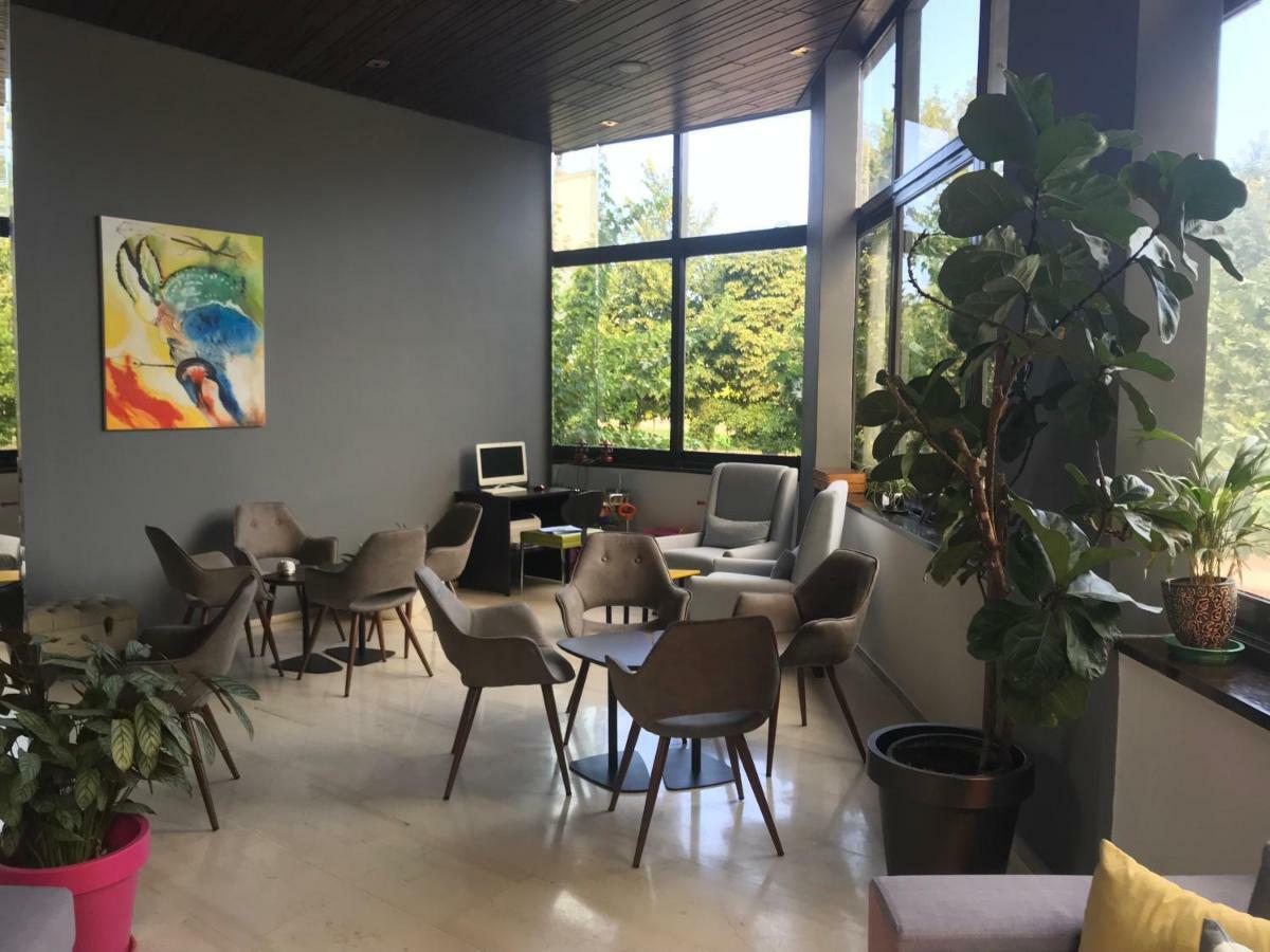 Hotel Levadia Levadeia Bagian luar foto