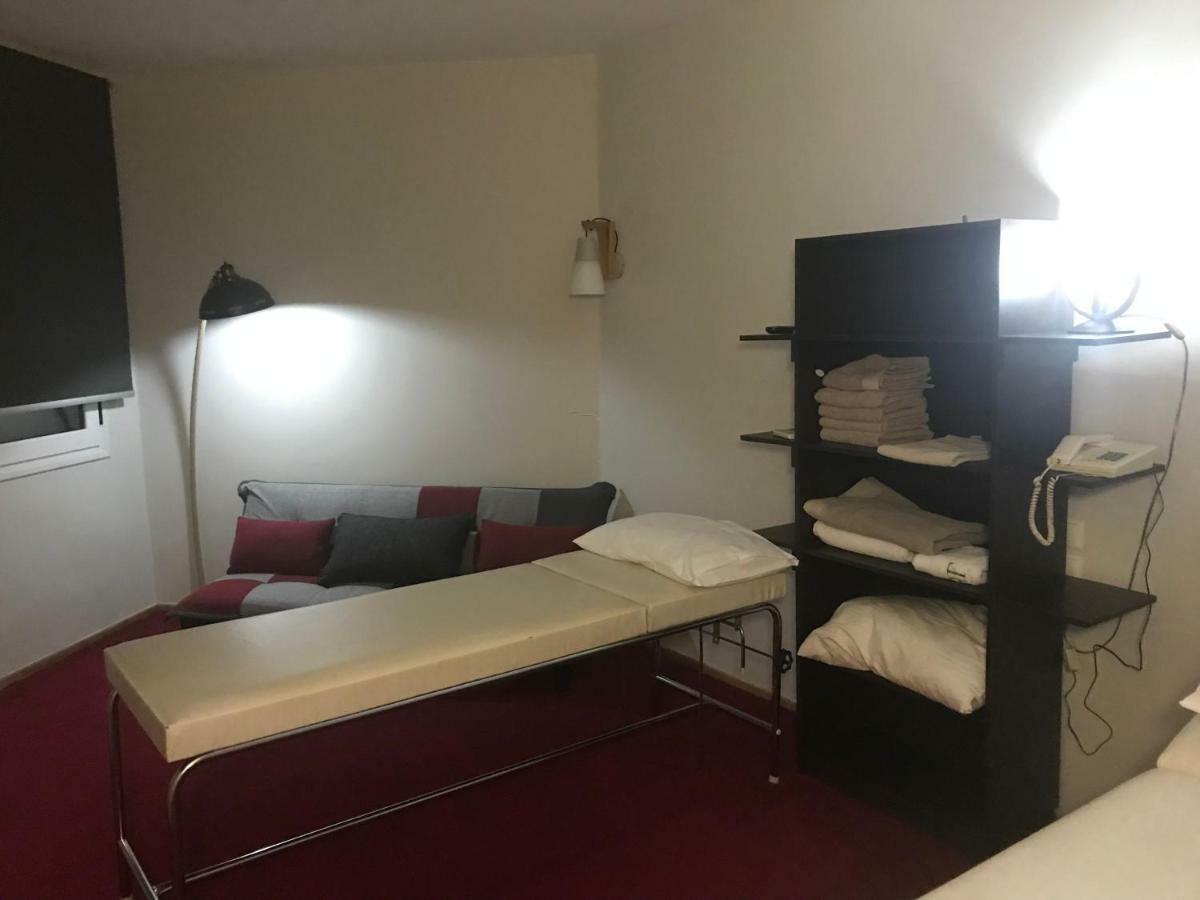 Hotel Levadia Levadeia Bagian luar foto